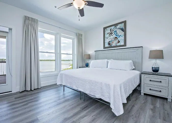 Over The Moon 5 Bedroom Lockout Holiday home Gulf Shores