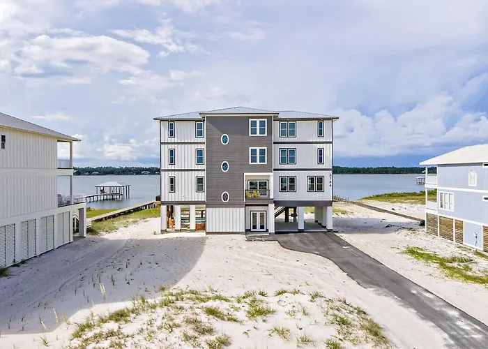 Over The Moon 5 Bedroom Lockout Holiday home