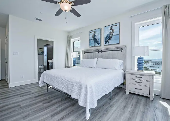 Over The Moon 5 Bedroom Lockout * Gulf Shores