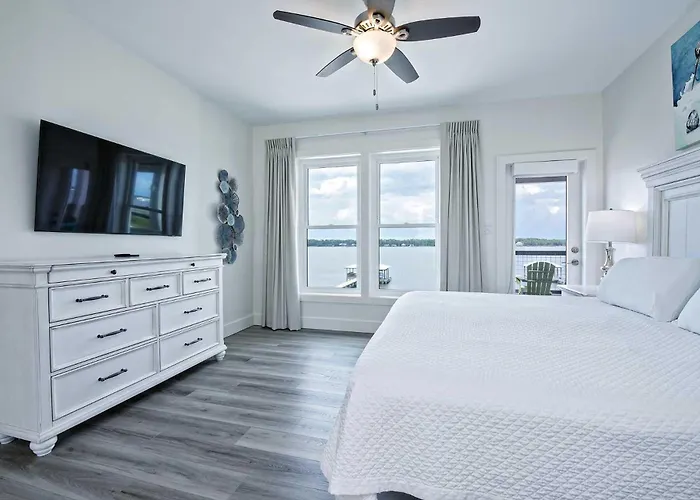 Over The Moon 5 Bedroom Lockout Holiday home *
